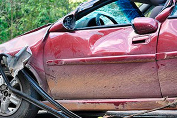 Airbags não funcionam, motorista de Uberlândia fica ferido e Renault terá que indenizar