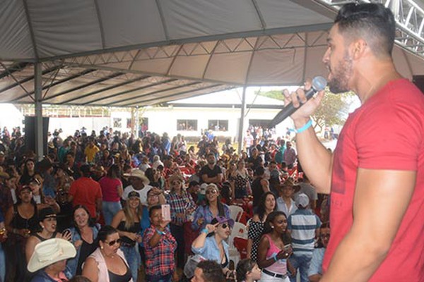 Com renda para a Casa da Acolhida, Cavalions reúne mais de 3 mil pessoas em Patos de Minas