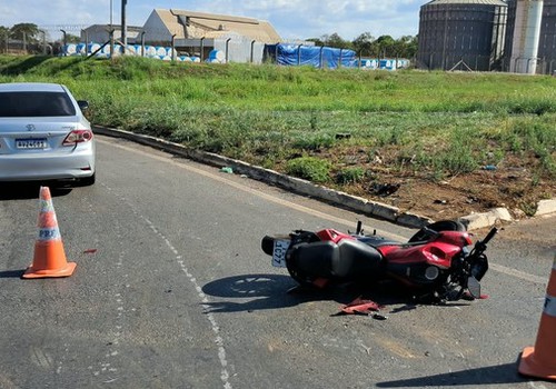 Motociclista precisa ser entubado após grave acidente com carro na BR365, em Patos de Minas