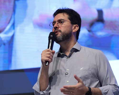 Pesquisa mostra Falcão à frente de Matheus Simões na disputa pelo Governo de Minas; Cleitinho lidera