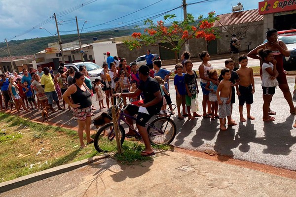 Jovem segue o legado do pai falecido no início do ano e faz a alegria de centenas de crianças