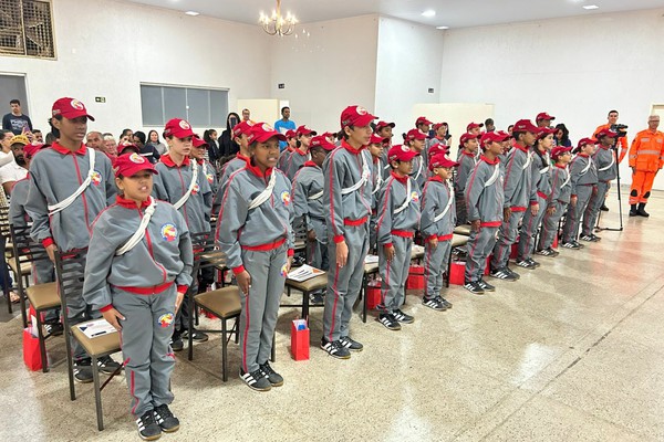 Corpo de Bombeiros retoma Projeto Bombeiro Mirim e forma 41 alunos em Patos de Minas