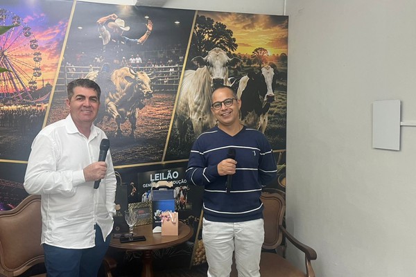 Patos Hoje conversa com gerente do Sicoob Credicopa na Fenamilho 2026; veja ao vivo