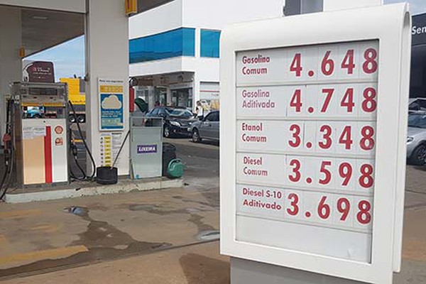 Após mais uma alta, preço da gasolina nos postos de Patos de Minas fica próximo de R$ 4,70