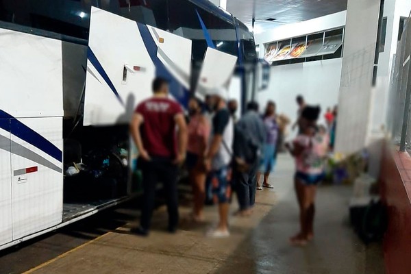 PM e Prefeitura de Patrocínio fazem operação e motorista é preso por transporte clandestino de passageiros