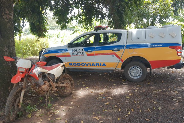 Jovem é preso após ser flagrado na BR-352 conduzindo motocicleta adulterada em Patos de Minas