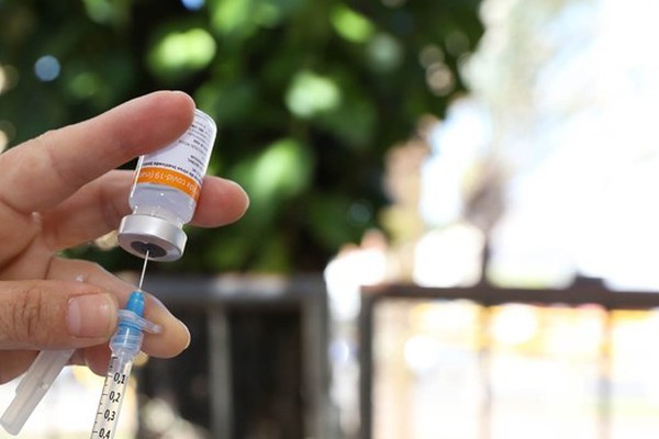 Minas Gerais recebe mais vacinas e vai passar a contar com doses da Pfizer