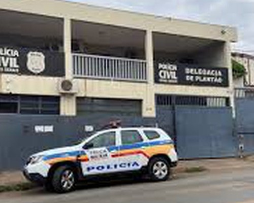 Homem se esconde em alçapão de telhado de residência onde furtava até imagens religiosas, mas acaba localizado pela PM