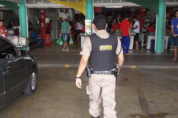 Segurança de supermercado é esfaqueado quando tentava impedir furto em Patos de Minas