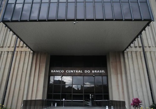 Mercado financeiro eleva projeção do PIB para 2,25% em 2025