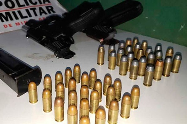 Polícia Militar prende dupla com pistolas carregadas e Hilux clonada em Patos de Minas