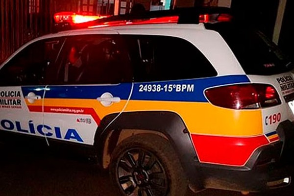 Polícia Militar prende dois jovens após Olho Vivo flagrar furto de carro na Major Gote