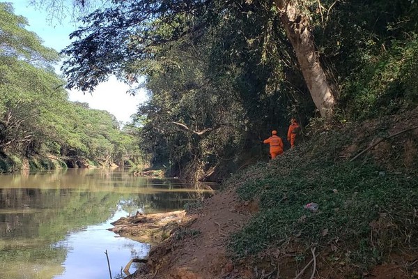 Corpo de homem é encontrado boiando nas águas do Rio Paranaíba; ele ainda não foi identificado