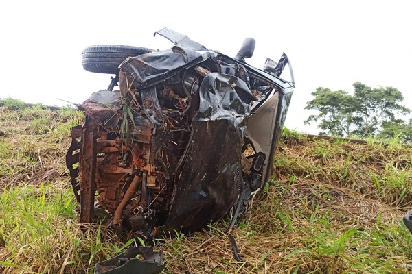 Motorista de 31 anos morre após capotar veículo na BR 365, em Patos de Minas