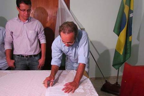 Lico renuncia à prefeitura de PO para deixar parentes livres para disputarem a eleição