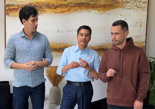 Cleitinho chora, pede perdão e anuncia que não será candidato ao Governo de Minas; veja