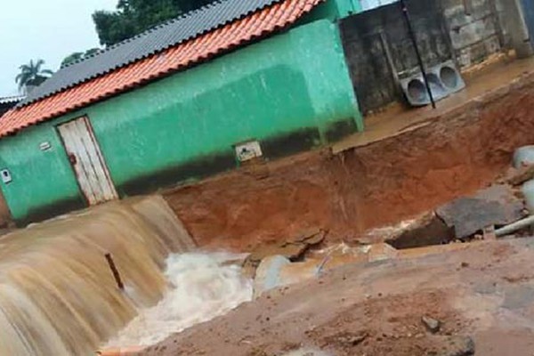 Chuva forte causa diversos estragos em Carmo do Paranaíba