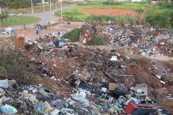 Ministério Público cobra solução para o problema do lixão no final da Padre Almir