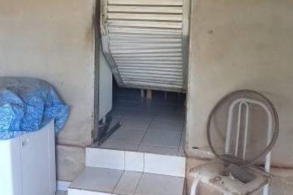 PM encontra caixa de som furtada debaixo de sofá após arrombamento em São Gonçalo do Abaeté