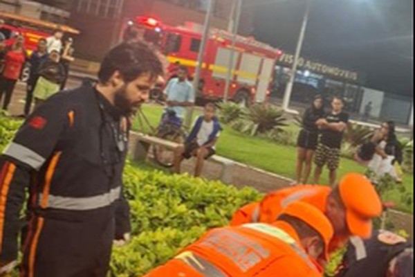 Rapaz de 28 anos é salvo após se afogar na Lagoa Grande; brigadista iniciou os primeiros socorros