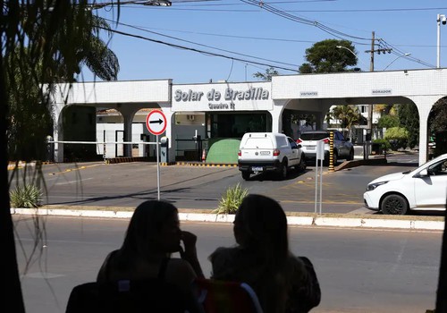 Bolsonaro tem 24h para explicar fala de Eduardo sobre acesso a vídeo