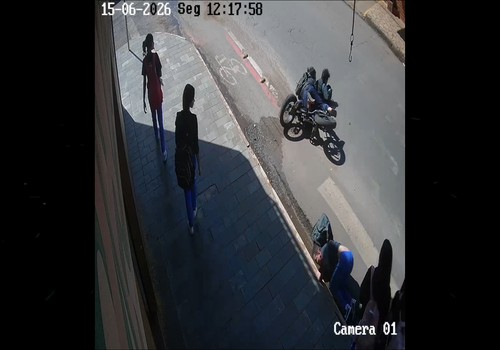 Vídeo mostra adolescente sendo atropelado por bicicleta elétrica e morador faz alerta em Patos de Minas