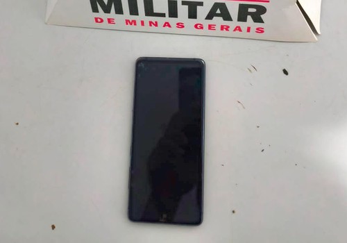 Homem diz que receberia a polícia “na bala” antes de ser preso por furto de celular, em Patos de Minas