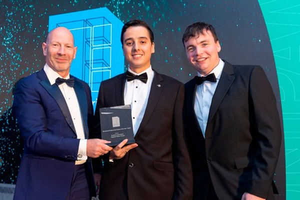 Criador de sistema inovador de encaixotamento de ovos, ex-aluno do Unipam é premiado na Irlanda