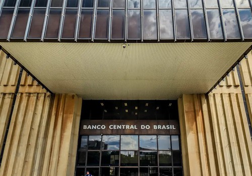 Projeção de crescimento da economia sobe de 3,2% para 3,5% em 2024