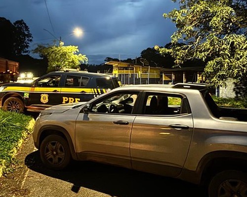 PRF intercepta Fiat Toro roubada e clonada na BR-365 e prende condutor por receptação