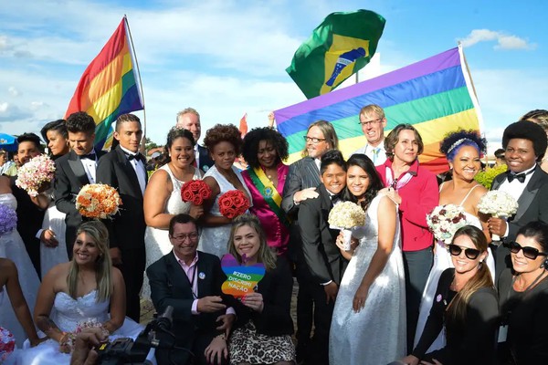 Casamento entre mulheres cresce 5,9% e é recorde em 2023, mostra IBGE