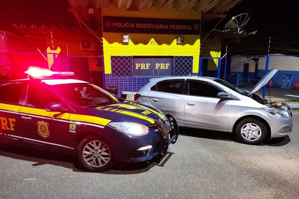 Motorista que passaria as férias na Bahia é preso com carro roubado na BR 365, em Patos de Minas