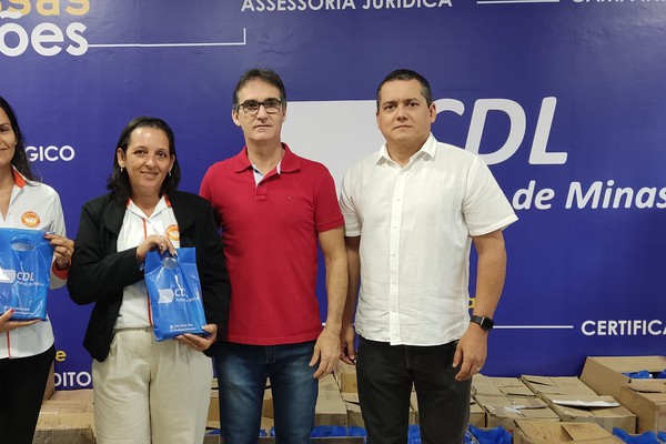 CDL Patos de Minas entrega mais de 1.200 kits de higiene para instituições de caridade
