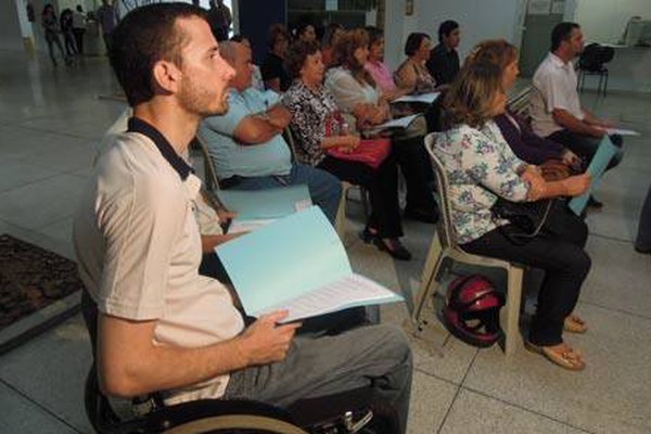 Beia Savassi dá posse aos membros do Conselho dos Direitos da Pessoa com Deficiência