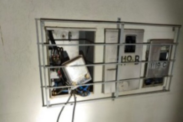 Homem é preso em flagrante após arrombar vários padrões de energia para furtar fiação elétrica
