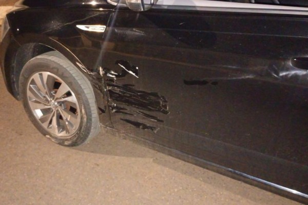 Motorista deixa local de acidente após discussão com passageira e acaba preso por embriaguez em Patos de Minas