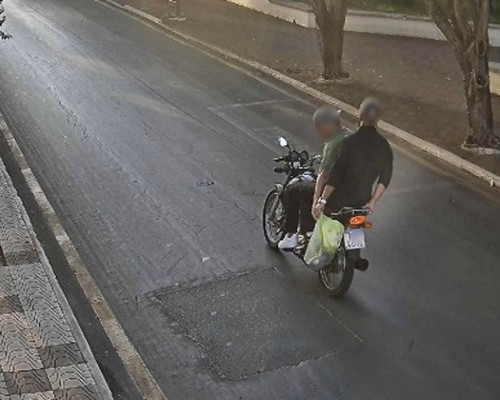 Homem é preso após ser flagrado dirigindo moto sem capacete e com sinais de embriaguez em Patos de Minas
