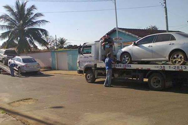 Operação da PM em Lagoa Grande prende comerciantes com carros clonados