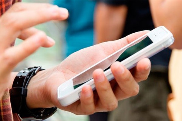 Dobra participação do acesso à internet por dispositivos móveis no Brasil