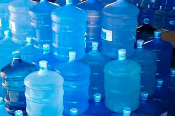 Vigilância Sanitária reforça a fiscalização em empresas que distribuem água mineral na cidade