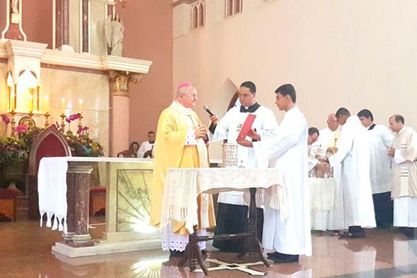 Paróquia de Santo Antônio convida cristãos para as celebrações do Tríduo Pascal