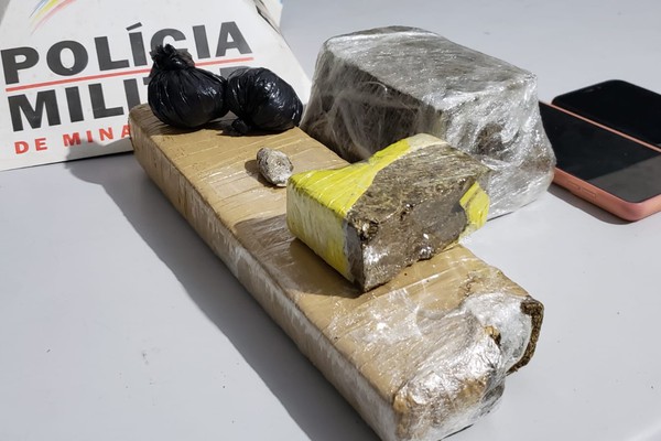 Dupla que saiu de São Gotardo para buscar droga em Patos de Minas é presa com maconha e cocaína