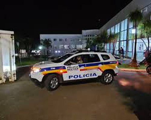 Homem é preso após agredir esposa na frente dos filhos durante volta de festa de aniversário em Patos de Minas