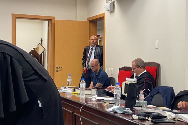 Homem é condenado a mais de 28 anos por matar jovem e tentar assassinar mulher, em Patos de Minas