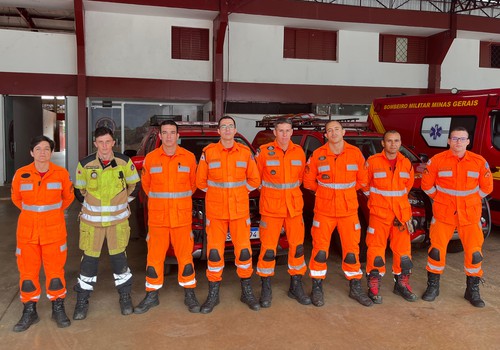 Bombeiros de Patos de Minas e região partem em missão de socorro após tragédia das chuvas na Zona da Mata