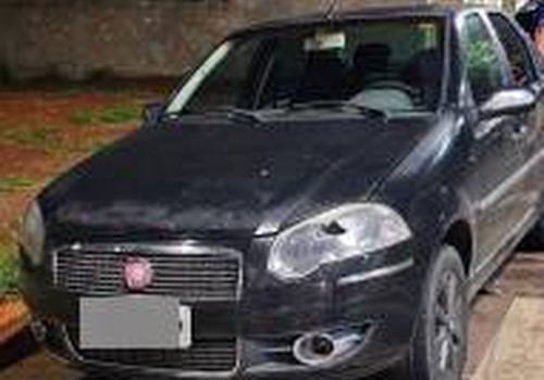 Motorista foge após causar acidente e é encontrado deitado ao lado de carro ainda ligado