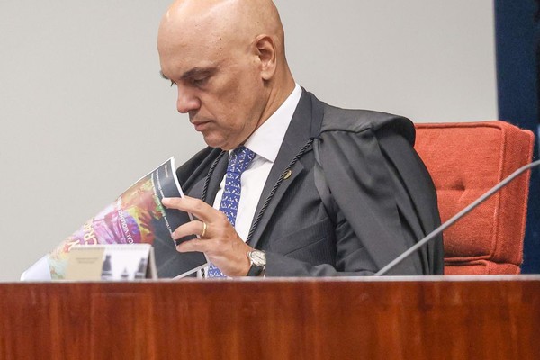 Moraes abre ação contra Flávio Bolsonaro por suposta calúnia a Lula
