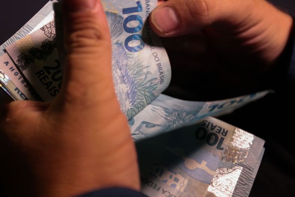 Brasileiros já pagaram mais de R$ 1 trilhão em impostos este ano