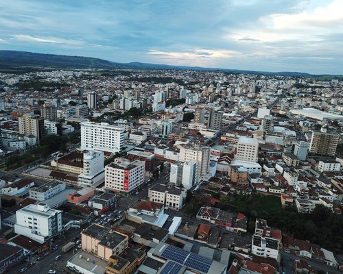 Patos de Minas mantém ritmo de crescimento e gera mais 385 empregos formais em fevereiro