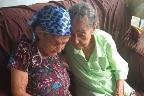 Emocionante! Moradora de São Gotardo de 99 anos reencontra a irmã mais velha após 75 anos